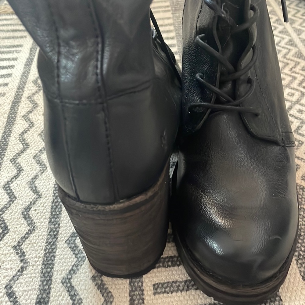 Frye boots - Sabrina 6g lace up. Size 8 never worn